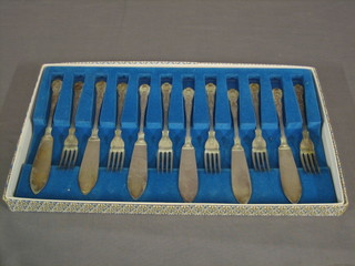 A set of 6 silver plated Queens pattern fish knives and forks