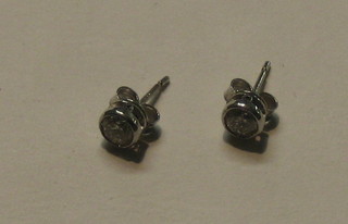 A pair of lady's diamond set ear studs (approx 0.67ct)