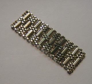 A gold multi-link bracelet, 1 oz