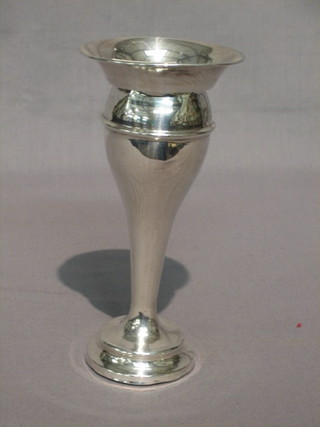 A  silver  trumpet  shaped  specimen  vase  raised  on  a  circular spreading foot Birmingham 1923 7"