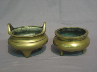 A circular Oriental brass bowl 5" and 1 other