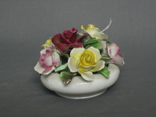 A circular Royal Doulton Posy 5"