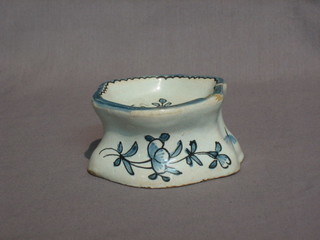 An 18th/19th Century Delft pottery waisted stand 3"