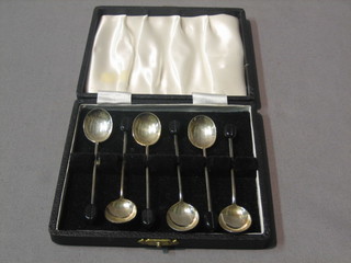 A set of 6 silver bean end coffee spoons, Sheffield 1938, cased
