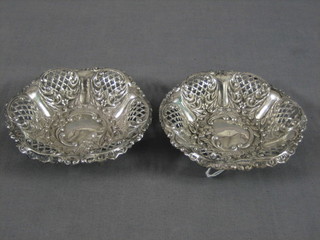 2 circular embossed silver dishes, Birmingham 1902 5", 3 ozs