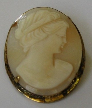 A lady's oval shell carved cameo portrait brooch set in a gilt metal mount