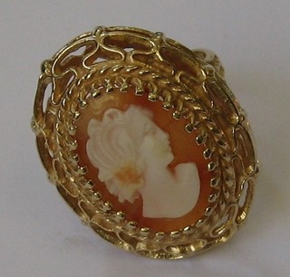 A lady's "gold" dress ring set an oval portrait cameo