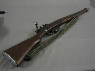 A de-activated Lee Enfield 303 no. 4 rifle complete with cleaning kit and round of de-activated ammunition, with de-activation certificate