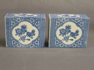 A pair of 19th Century blue and white pottery pillows decorated dogs of fo 6"