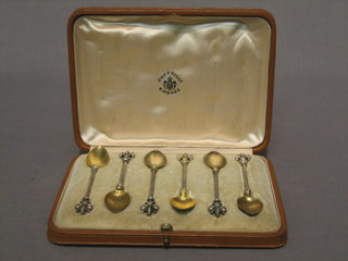 6 Continental silver gilt teaspoons marked U.Frilli Firenze 800,. cased