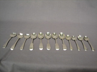 5 fiddle pattern teaspoons, 5 Old English pattern teaspoons and 2 "silver" caddy spoons  7 ozs