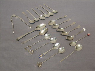 A collection of silver teaspoons, 6 ozs