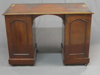 A Victorian kneehole pedestal desk/dressing table each pedestal fitted drawers, the top with inset writing surface 43"