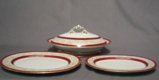 A 36 piece Royal Worcester Royal Crown Chinaworks dinner service comprising 6 oval graduated meat plates 18" - 10", 2 oval tureens and covers 11", 2 twin handled sauce tureens with covers and stands 8", 7 side plates 9 1/2", 17 dinner plates 10", all with red, gilt and floral banding (some rubbing to gilding)
