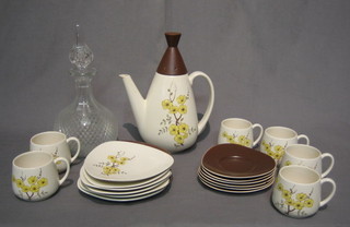 A Carltonware coffee set comprising coffee jug (lid f and r), 6 cups and 6 saucers (1 r) and 6 plates, together with a glass decanter