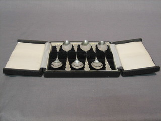 A set of 6 silver coffee spoons, Birmingham 1958 cased