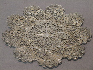 A circular pierced silver pin tray in the form of a leaf 4"