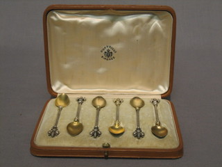 6 Continental silver gilt teaspoons marked U.Frilli Firenze 800, cased