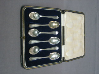 A set of 6 silver coffee spoons, Sheffield 1923, cased