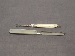 An Edwardian silver bladed fruit knife Sheffield 1902 with mother of pearl grip and a small folding button hook
