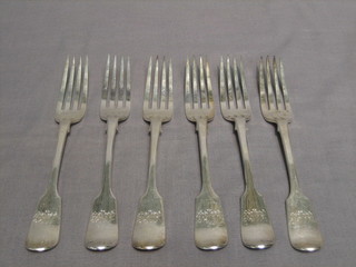 A harlequin set of 6 Victorian silver fiddle pattern table forks, London, 1 London 1874, 5 London 1875, 14 ozs