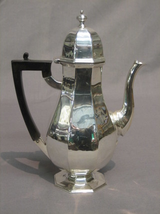 A Queen Anne style silver coffee pot of octagonal form Sheffield 1902 14 ozs
