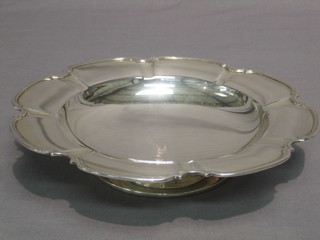 A Mappin & Webb circular silver bowl, Sheffield 1938 10 ozs