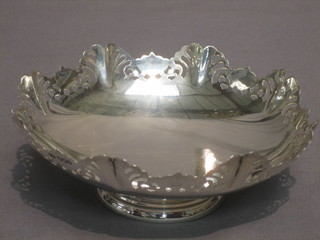 A circular pierced silver pedestal bowl, Sheffield 1956 4 ozs