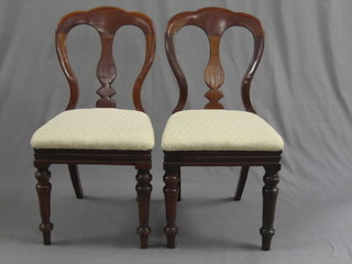 A set of 6 Victorian mahogany tulip backed dining chairs with upholstered drop in seats raised on turned supports
