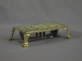 A rectangular pierced brass footman 10"