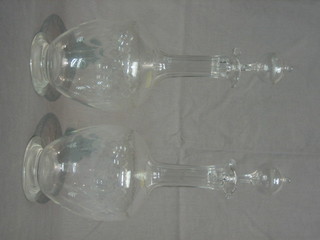 A pair of Edwardian etched glass club shaped decanters and stoppers