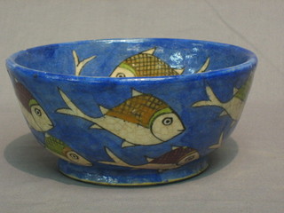 A circular pottery bowl decorated fish 7"