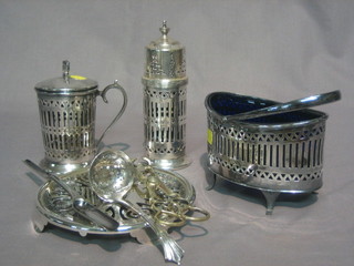 A  pierced  boat  shaped  silver plated jar,  a  silver  plated  sifter spoon, do. double ended marrow scoop and a small collection  of plated items