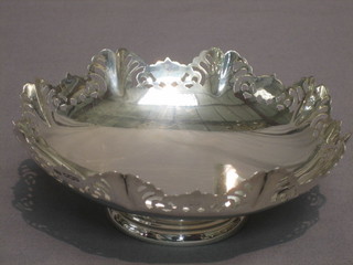 A  circular  pierced  silver pedestal bowl,  Sheffield  1956  4  ozs