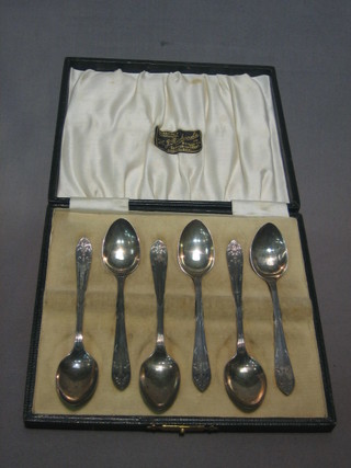 A  set  of  6  silver  coffee spoons  Sheffield  1911  1  ozs,  cased