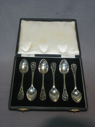 6 silver coffee spoons with pierced handles, Sheffield 1948 2 ozs, cased