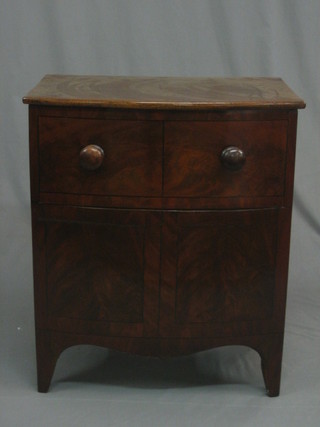A  Georgian  mahogany  bow  front  commode  with  hinged  lid, raised on splayed bracket feet 25"