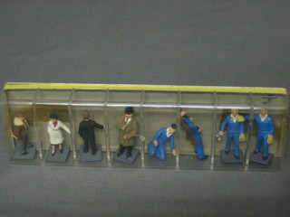 8 Dinky 909 petrol service station plastic figures, boxed