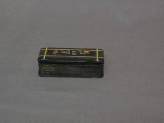 A Victorian horn snuff box with hinged lid 3"