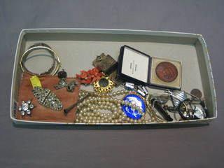 A small collection of costume jewellery