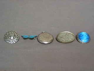 4 various silver brooches and a silver locket