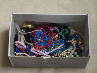 A quantity of costume jewellery