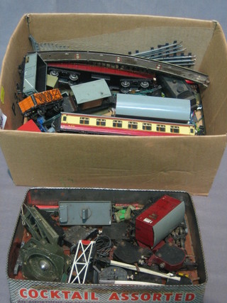 A small collection of various O gauge rolling stock etc