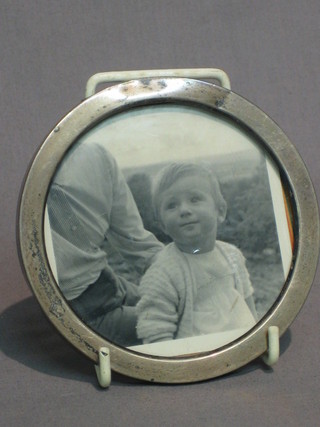 An Edwardian circular easel photograph frame Birmingham 1903 4"