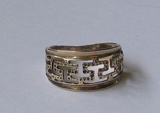 A pierced gold dress ring with Grecian Key decoration