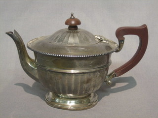 A circular silver teapot Birmingham 1930, 12 ozs