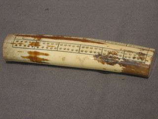 A 19th Century horn cribbage board 6"