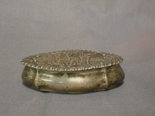 An oval silver trinket box with embossed hinged lid decorated a minstrel and ladies, Birmingham 1924, 2 ozs
