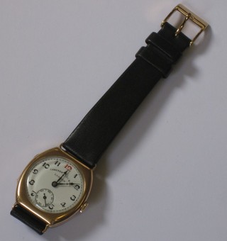 A gentleman's Camerer Cuse & Co wristwatch contained in a 9ct gold case