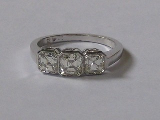 An 18ct white gold dress ring set 3 diamonds